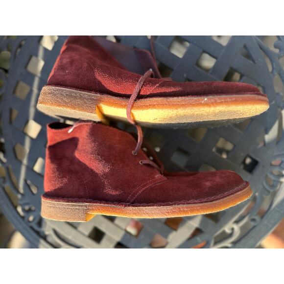 Clarks Men’s Desert Boots Size 10 Burgundy Red Suede Lace Up Ankle Chukka Crepe - Picture 1 of 6